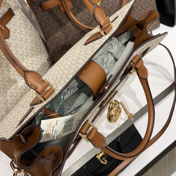 Michael Kors Hamilton Meidum Satchel Shoulder Crossbody 
Vanilla - Picture 10 of 16
